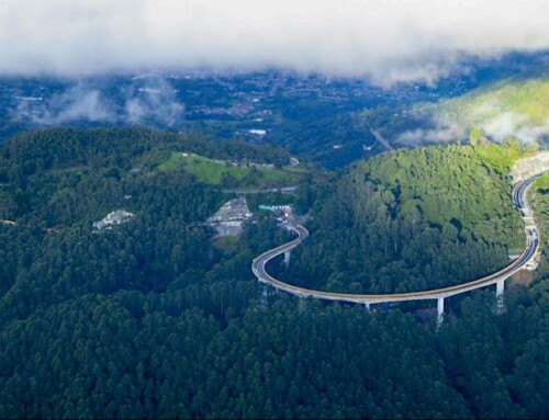 Iván Duque Márquez, President of Colombia, inaugurates the Yarumo Blanco viaduct in the Cordillera Central.