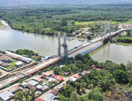 Construction progress of the bridge over the Huallaga river in Santa Lucía. Department of San Martin. Perú.