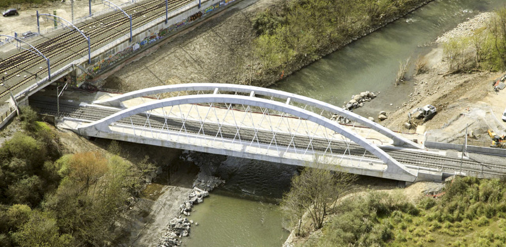 Cfcsl Puente Sobre El R O Nervi N De La L Nea Bilbao Donostia