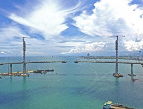 El puente de Cebú-Cordova (Filipinas) conectado a los vanos de acceso.