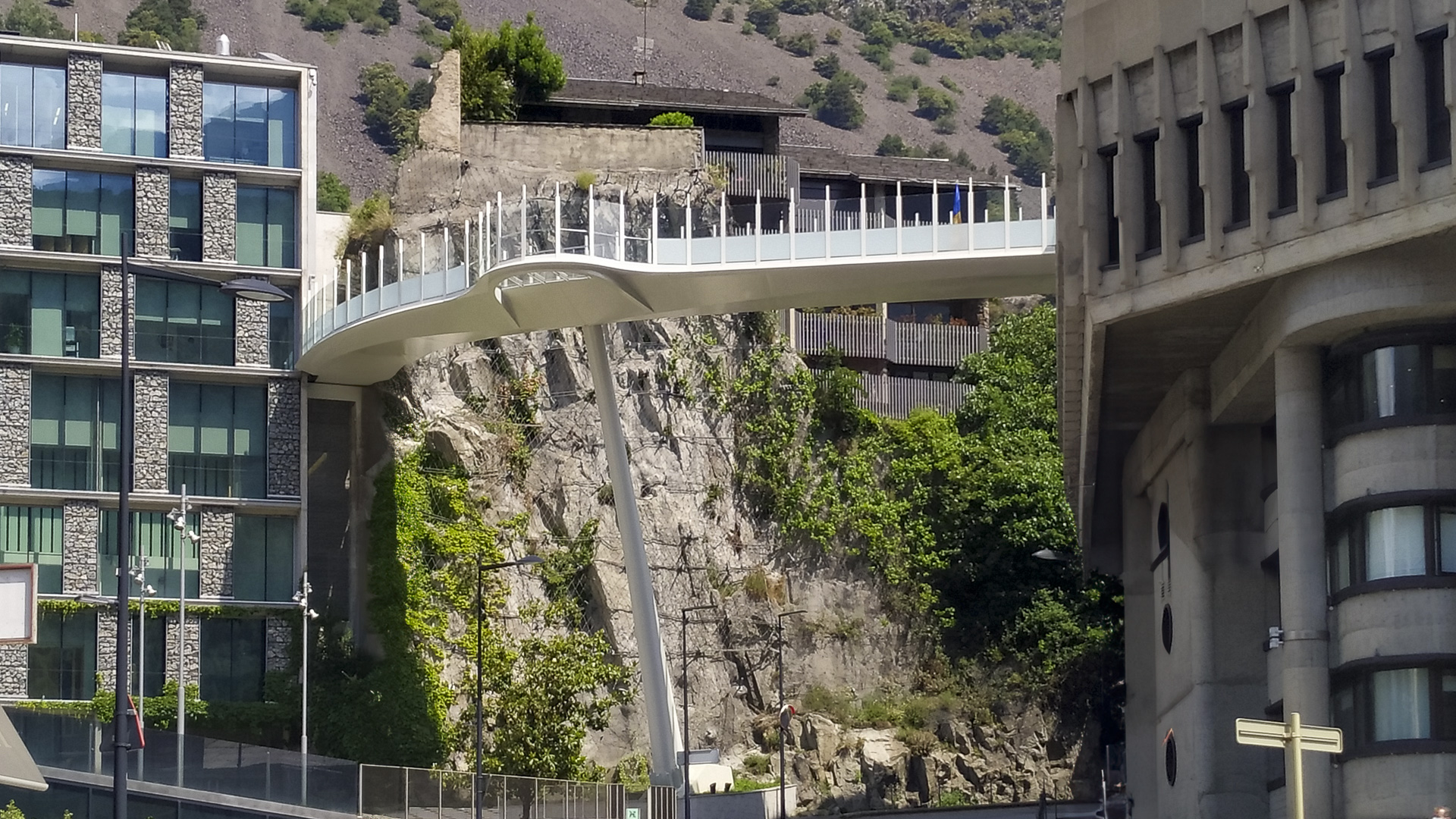 Inaugurada la pasarela María Rosa Ferrer Obiols en Andorra la Vella.