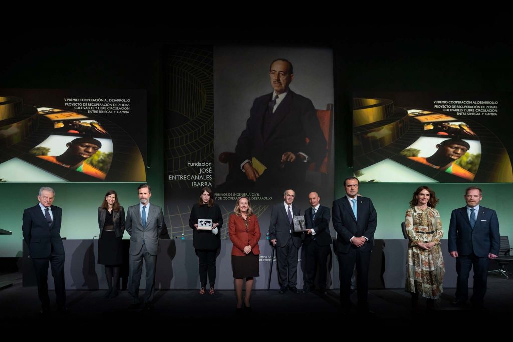 Javier Manterola Armisén recibe el Premio Internacional de Ingeniería Civil de la Fundación José Entrecanales Ibarra.