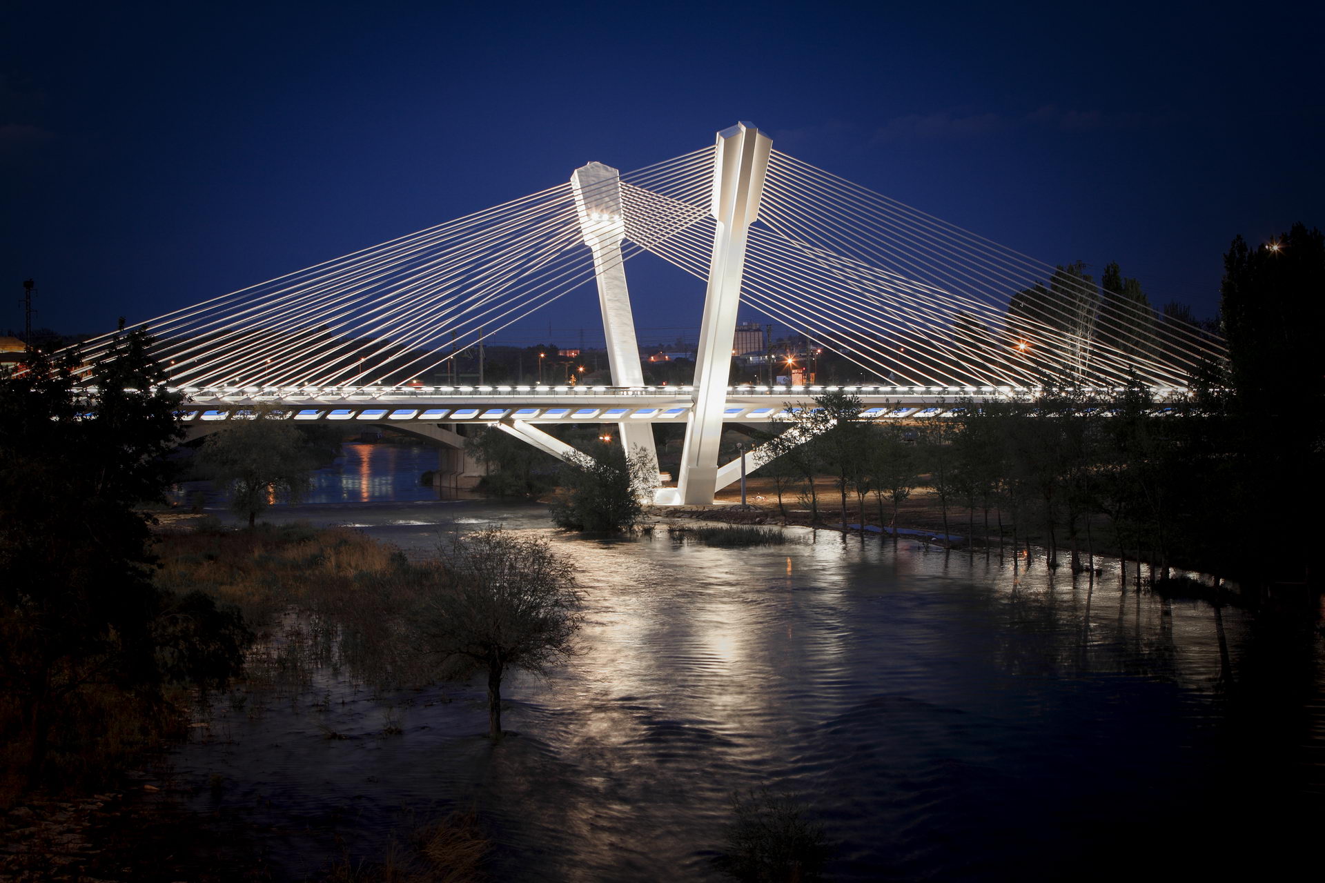 Puente Príncipe de Viana sobre el río Segre. Lérida. España. 2010.