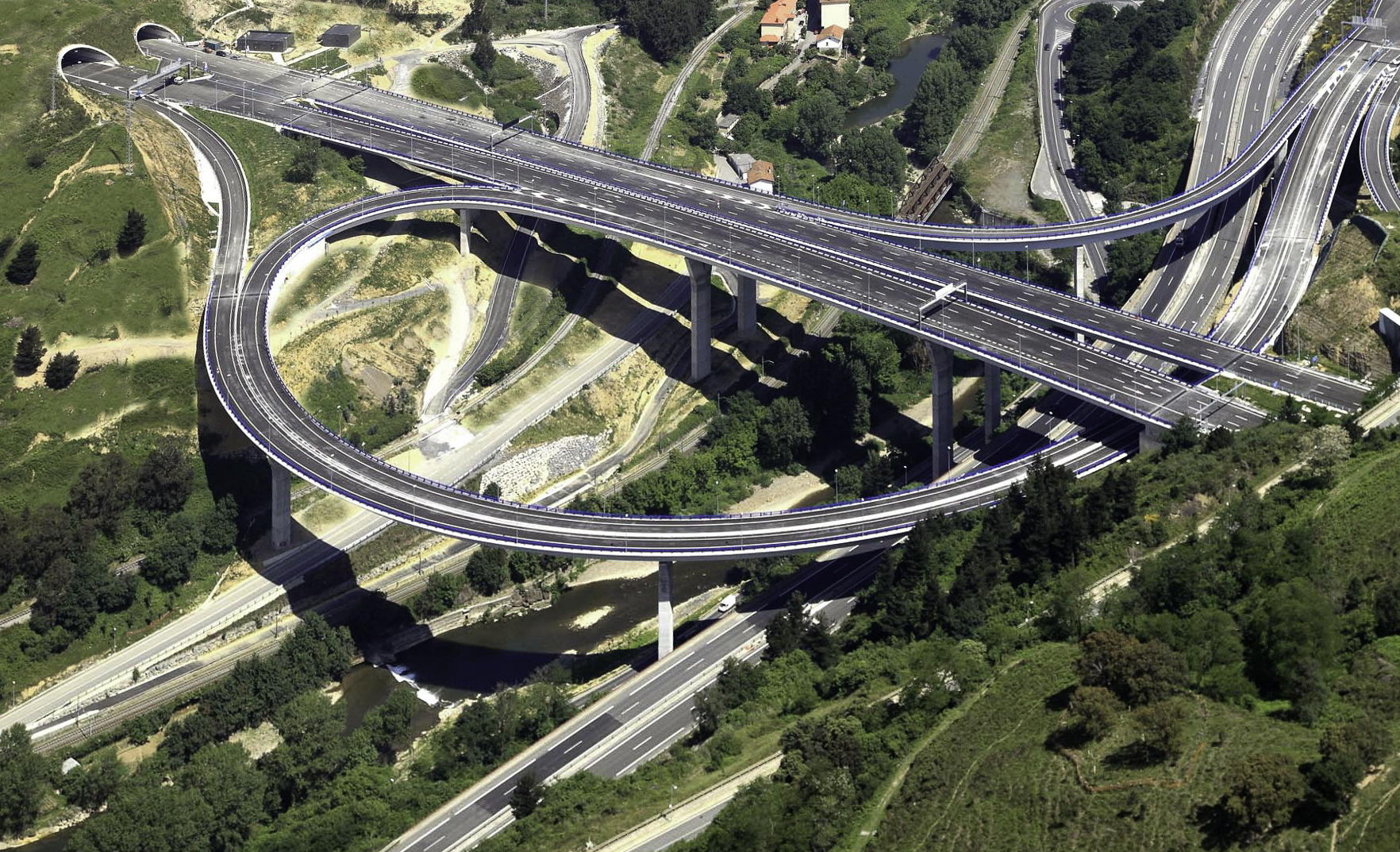 Nudo Cadagua. Vizcaya. España. 2011