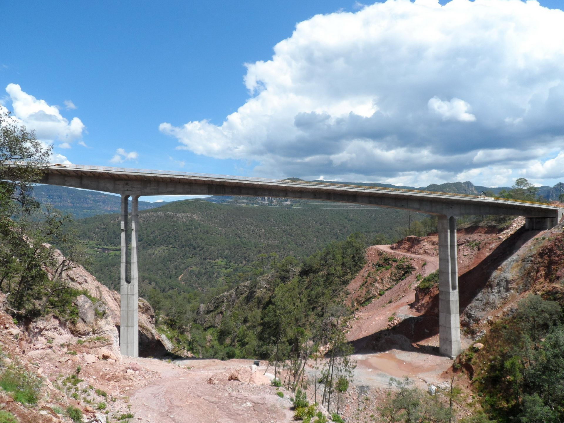 Puente Paso de Piedra. Autopista Durango-Mazatlán. México. 2012.