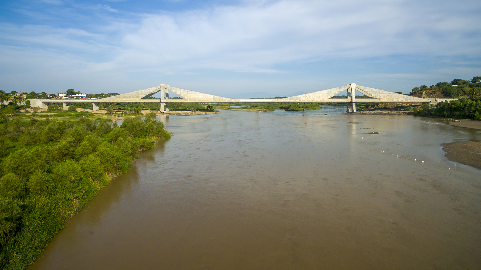 Puente Barra Vieja sobre el río Papagayo. Estado de Guerrero. México. 2016.