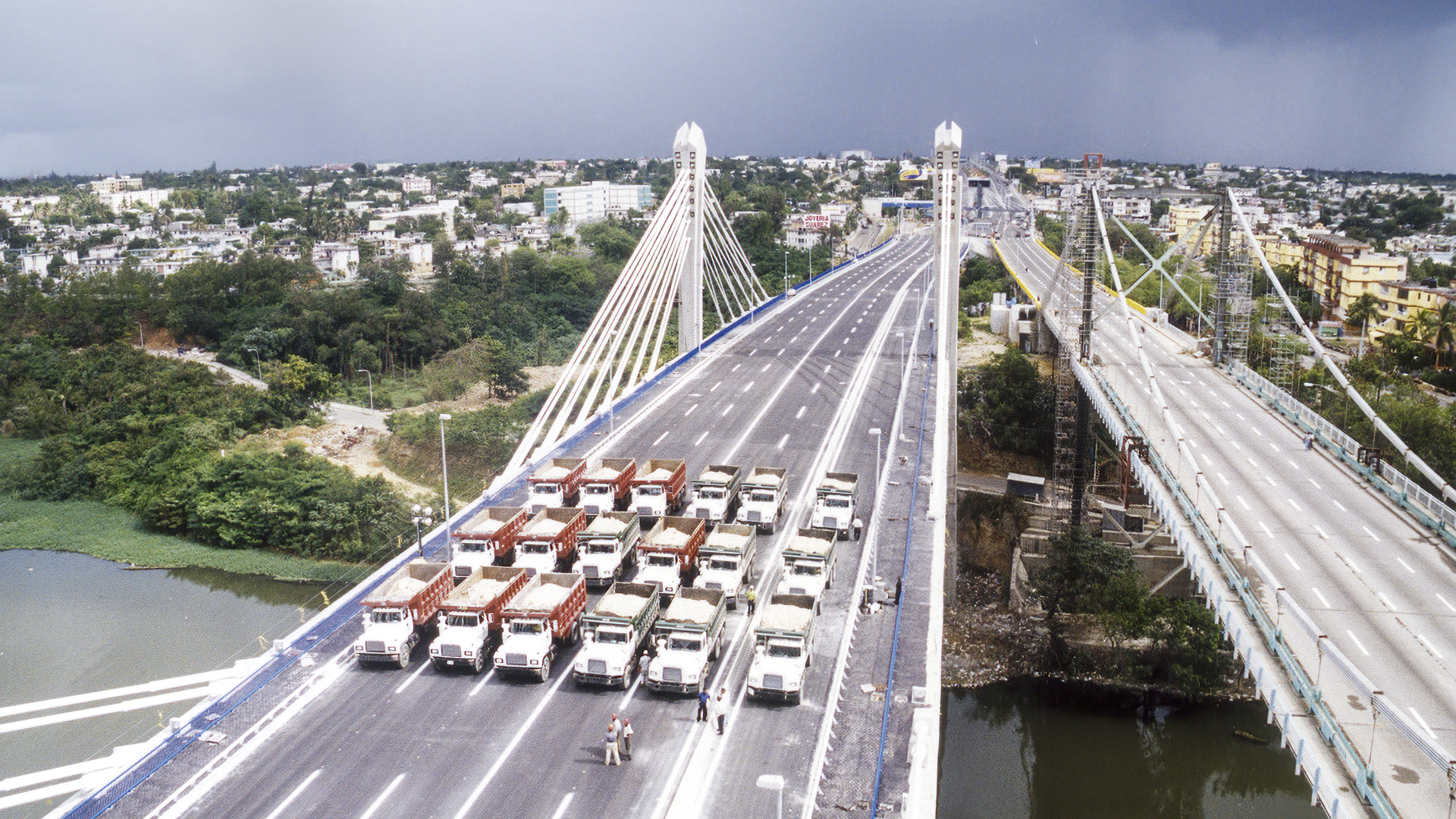 El pasado fin de semana se realizó la prueba de carga del Viaducto sobre el río Tajo.