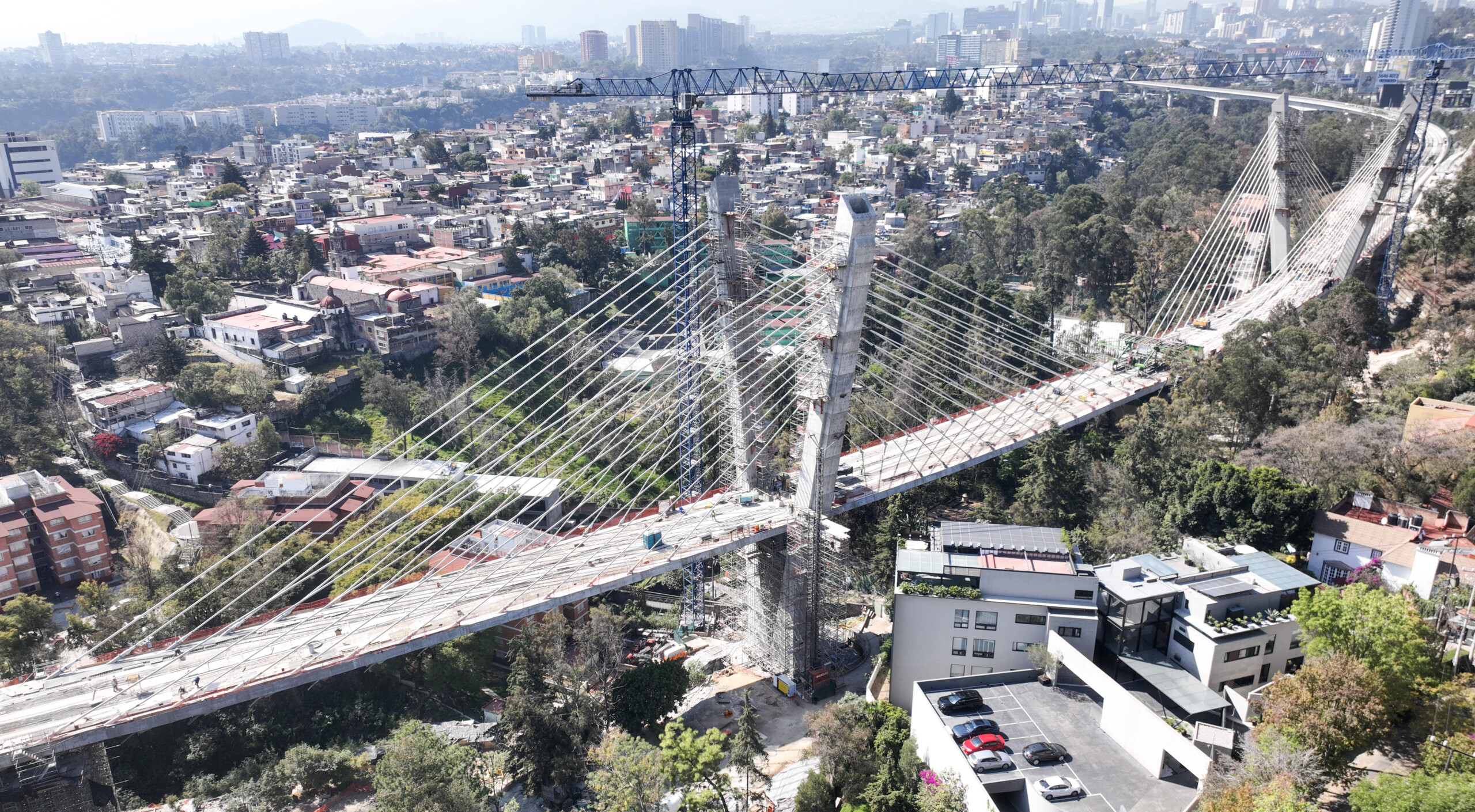 Viaducto Conagua. Ferrocarril México – Toluca. Ciudad de México. En construcción.