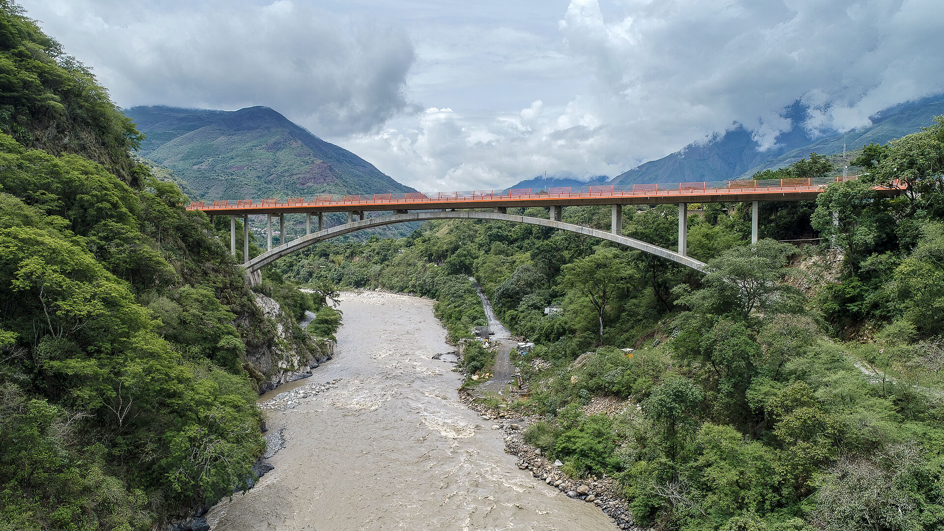 CFC participa en el Congreso Internacional de Puentes SIIP 2025 en Medellin